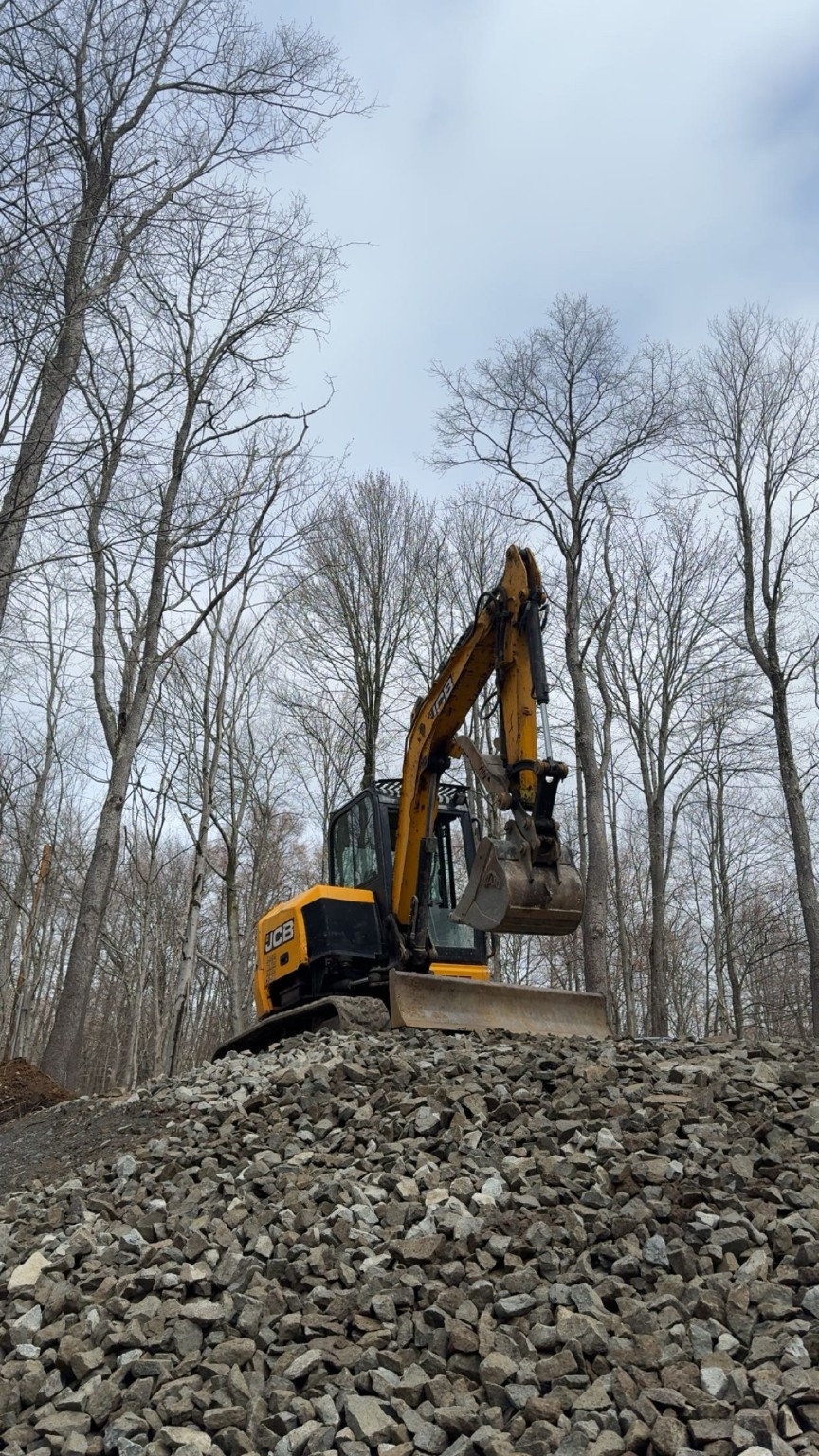 Avalanche Septic excavator on a septic installation site